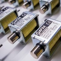 productos cerrojos de seguridd electromagneticos